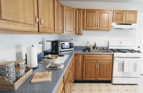 Georgetown Cottage | Cottage In Downtown Georgetown Within Walking Distance Of Shops and Restaurants