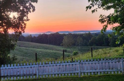 Byrdstown House | Cottage Near Dale Hollow Lake w/Fire Pit & Grill