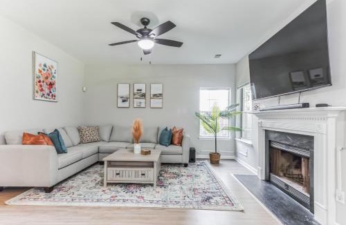 North Charleston House | Country Haven - Hot Tub & Pool! Game Room, King Beds, Mins 2 dwtn
