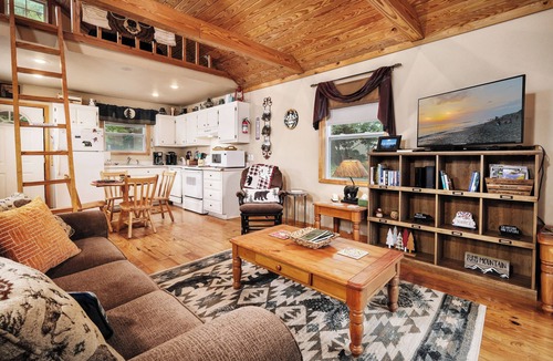 Chalet Village North Cabin | Couples, Honeymoon, Anniversary Cabin, convenient to Gatlinburg, National Park