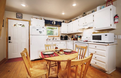 Chalet Village North Cabin | Couples, Honeymoon, Anniversary Cabin, convenient to Gatlinburg, National Park