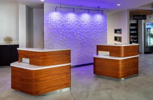 Charleston Hotel | Courtyard by Marriott Charleston Downtown/Civic Center