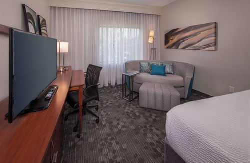 Potomac Falls Hotel | Courtyard by Marriott Dulles Town Center