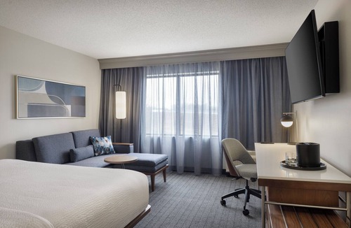 Springfield Hotel | Courtyard by Marriott Springfield Airport