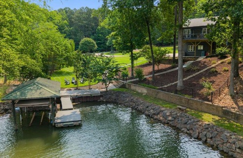 Mayhew House | Coves End by AvantStay