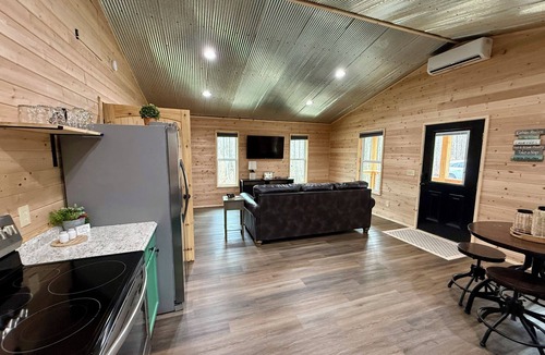 Fort Payne Cabin | Coyote Den