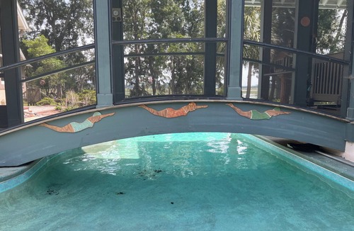 Saint Helena Island Cottage | Cozy 1 bedroom riverfront cottage on Saint Helena Island with pool & beach pass