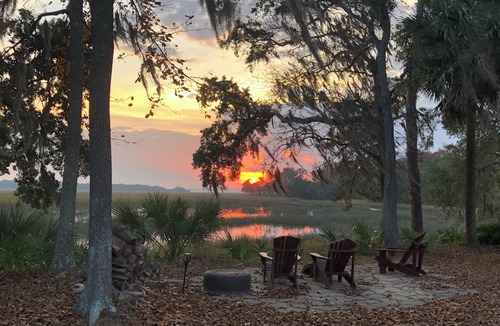 Saint Helena Island Cottage | Cozy 1 bedroom riverfront cottage on Saint Helena Island with pool & beach pass