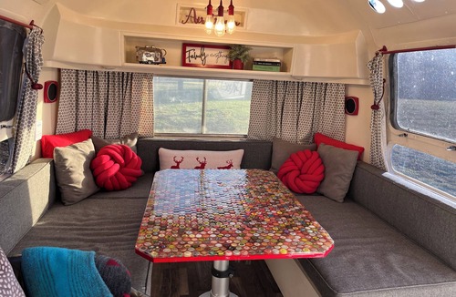 Hico House | Cozy 1-bedroom Airstream located in National Park beside Brewery