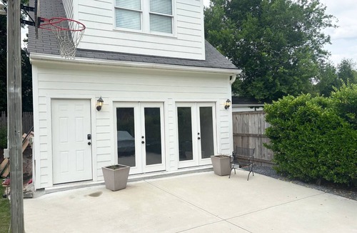 Garden Hills House | Cozy 1-bedroom building in pleasant Atlanta with AC