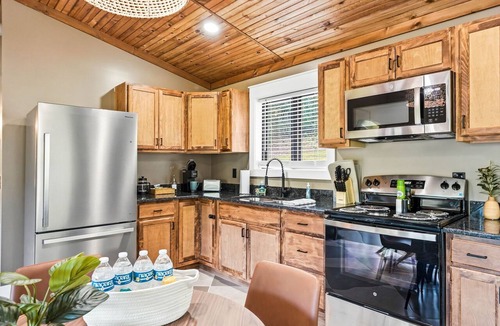 Elizabethton Cabin | Cozy 1 bedroom cabin with a hot tub in the mountains of Elizabethton