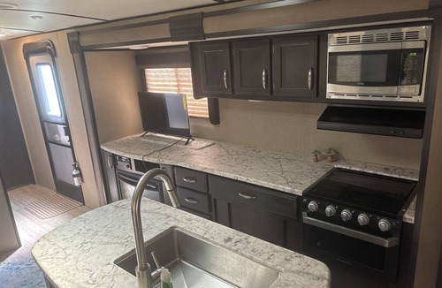 Cortland House | Cozy 1-bedroom Camper on the lake with AC in adorable Cortland.