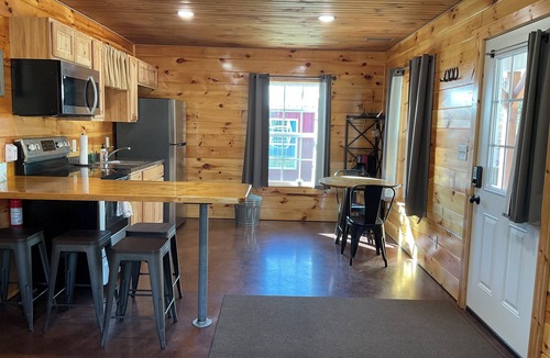 Oneida Cottage | Cozy 1-bedroom cottage in gorgeous Oneida, TN