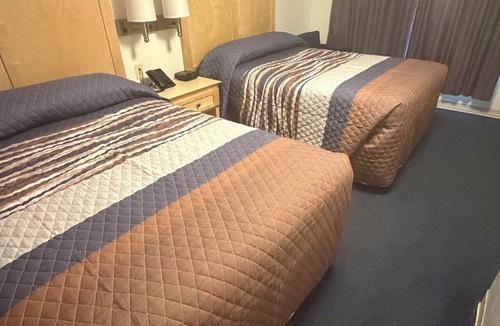Four Oaks Resort | Cozy 1-bedroom in Lodge 105 in delightful Four Oaks with AC