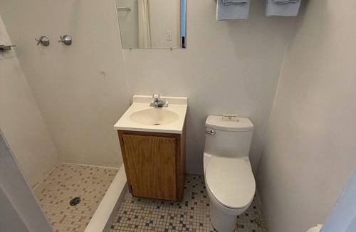 Four Oaks Resort | Cozy 1-bedroom in Lodge 105 in delightful Four Oaks with AC