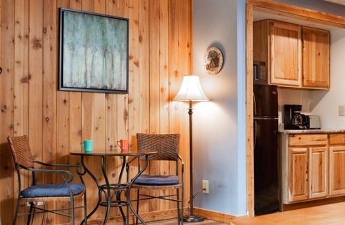 Davis House | Cozy 1-bedroom Inn Suite in enchanting Canaan Valley, WV with WiFi, AC and Pool