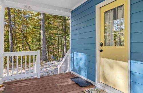 Hendersonville House | Cozy 1BR Cottage w Firepit Close to Downtown