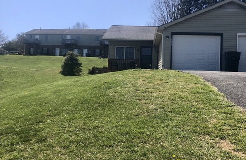 Abingdon House | Cozy 2 Bed 2 Bath minute from Va Creeper Trail Bristol Speedway Hard Rock