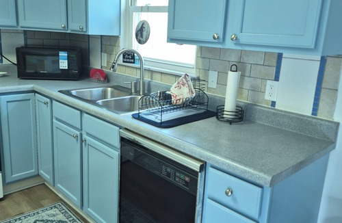Mount Storm House | Cozy 2-bedroom bungalow in gorgeous Mount Storm with AC