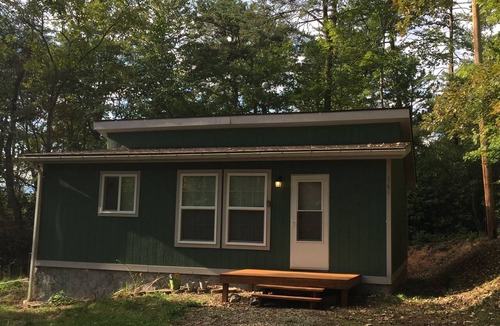 Bryson City Cabin | Cozy 2-bedroom cabin in awesome Bryson City with AC