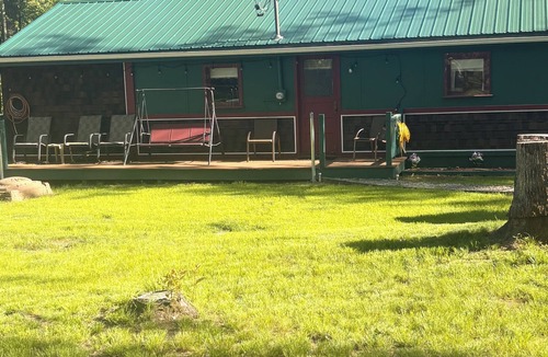 Tylersburg Cabin | Cozy 2-bedroom cabin,sleeps 5, located on a private Ln,Close to Cooks Forest.