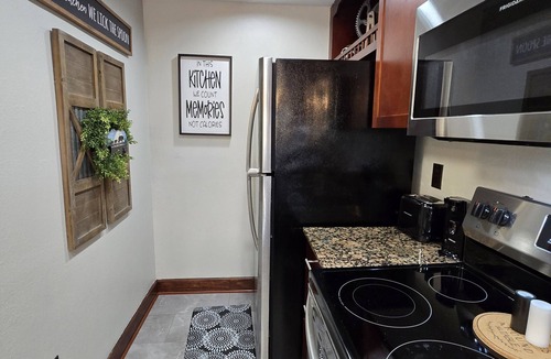 Pigeon Forge Condo | Cozy 2-bedroom condo with mountain views, amazing sunsets, pool, hot tub, & more