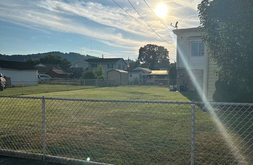 Dunbar House | Cozy 2-bedroom house in nice Dunbar with WiFi, AC