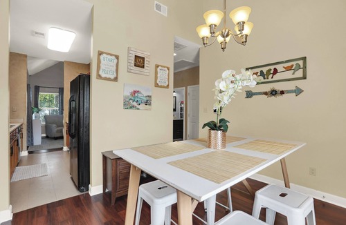 Uptown House | Cozy 2-bedroom house in lively Memphis- Ride the Main St Trolley