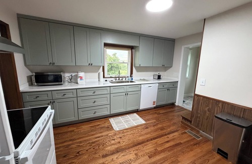Old Town House | Cozy 2 bedroom house near New River, game room, WiFi, brand new kitchen/bathroom