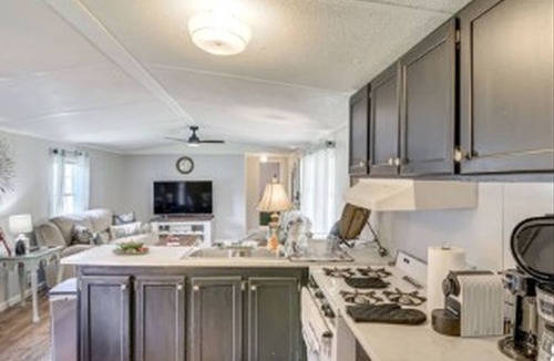 Eriline House | Cozy 2-bedroom mobile home in serene Oneida with AC