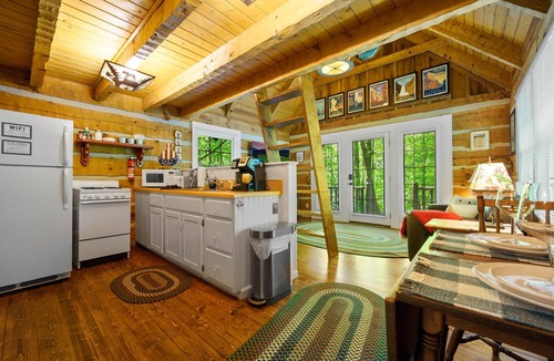 Sevierville Cabin | Cozy 2BR cabin in Wears Valley - your perfect mountain retreat with Hot tub!