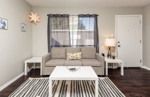 University District Apartment | Cozy 2BR Haven for Families Near U of Memphis