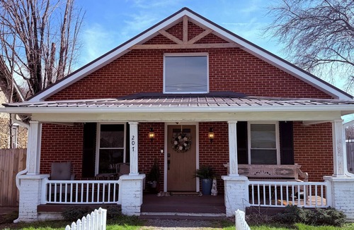 Roan Mountain Cottage | Cozy 3-bedroom cottage in tranquil Roan Mountain with AC