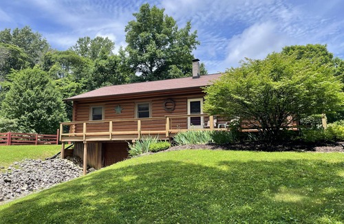 Gnaw Bone Cabin | Cozy 3-bedroom Family Cabin in Nashville, IN with Pool, Hot tub, & Arcade Games!