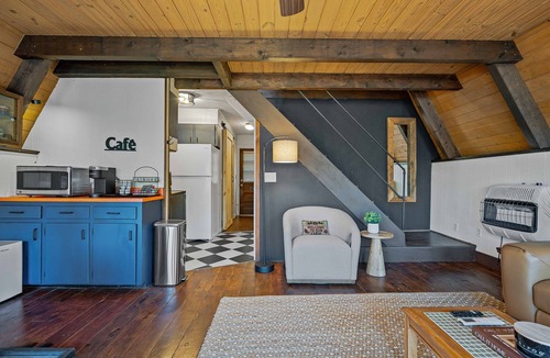 Canton Cabin | Cozy A-frame 3-bedrooms cabin in Great Smokie Mountains.
