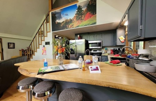 The Woods Cabin | Cozy A-Frame Cabin Hot Tub Fireplace Private Forest Escape”