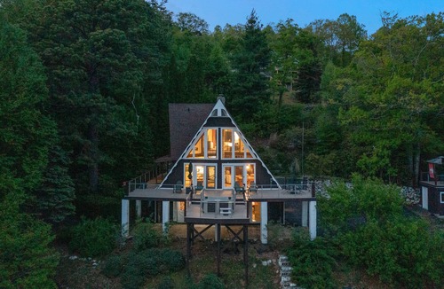 Marion Ski Chalet | Cozy A-frame w/amazing views, hot tub, game room, near Burnsvillle and Marion