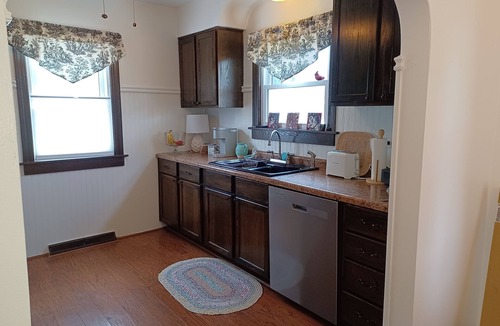Springfield House | Cozy and Comfortable 1939 Cottage Close to Wittenberg, Shopping, Restaurants.