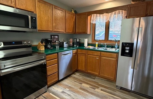 Beech Mountain Cabin | Cozy and spacious 6BR/5BA mountain haven at Beech Mountain, breathtaking views!