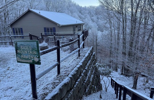 Beech Mountain Cabin | Cozy and spacious 6BR/5BA mountain haven at Beech Mountain, breathtaking views!
