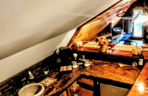 Black Mountain Apartment | Cozy, arts and crafts loft located in the WNC mountains in Black Mtn, NC