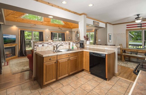 Charter Hills House | Cozy Beech Mountain Cabin Near Ski Slopes