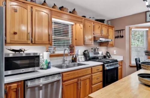 Blairsville Cabin | Cozy Cabin Hot Tub 5 Min to Winery Fire pit