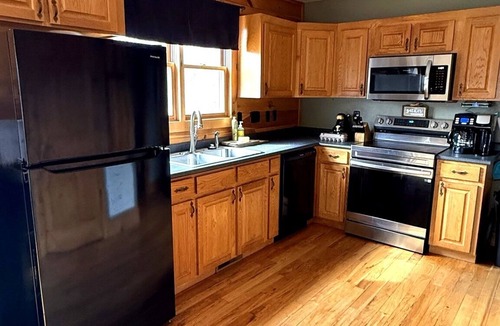 Vein Mountain Cabin | Cozy Cabin Retreat! Pet Friendly w/Community Lake & Pool, Hot Tub + more!