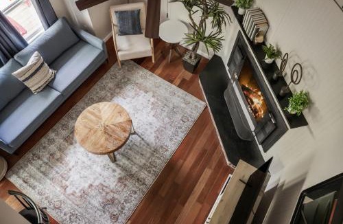 Ridgeway House | Cozy cabin w fireplace & fire pit