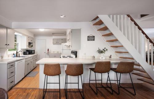 Berkeley Springs Ski Chalet | Cozy cabin w hot tub & wraparound deck