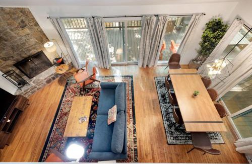 Berkeley Springs Ski Chalet | Cozy cabin w hot tub & wraparound deck