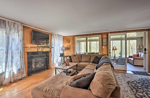 High View House | Cozy Cabin with Sunroom & Cacapon River Access!