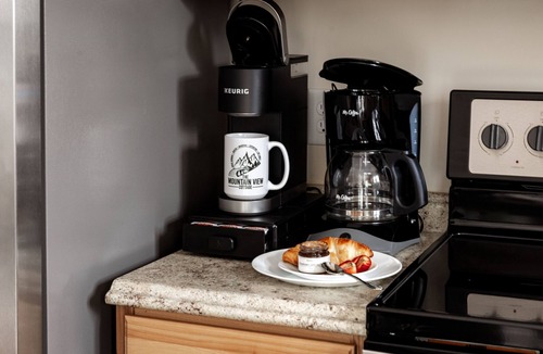 Millville House | Cozy Cottage - 6 Mins To River, Hiking & Trails - Work From Home Paradise