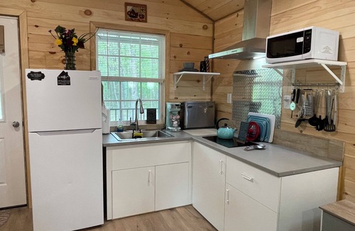 Spencer Cabin | Cozy Cottage by Fall Creek Falls